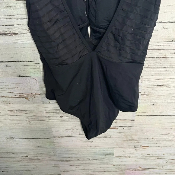 Jets by jessika Allen black striped sheer Australian one piece swimsuit size 4 - Picture 11 of 12